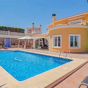 Villas for sale under 300,000€